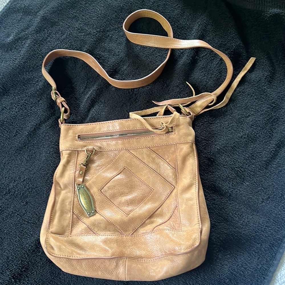 Lucky Brand tan leather crossbody purse no stains! Carried very little 11”x11”